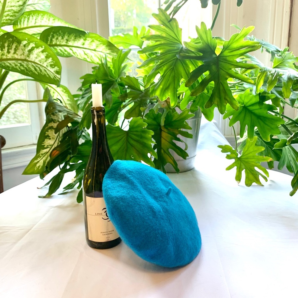 bright blue beret!!🦋🦋🦋